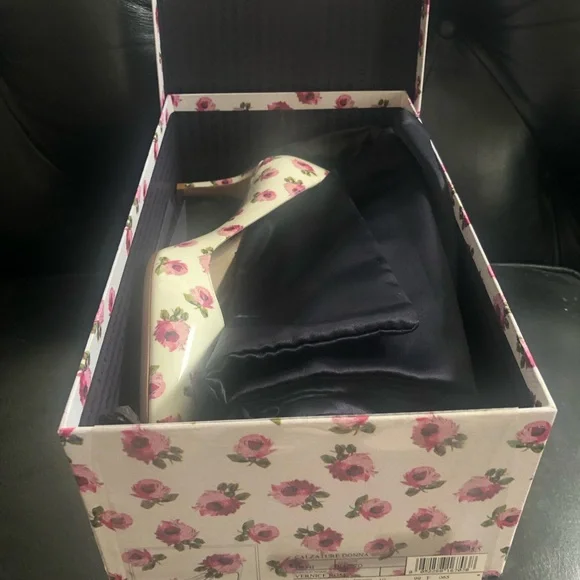 New in Box Prada Vernice Rose pumps. - Picture 2 of 5